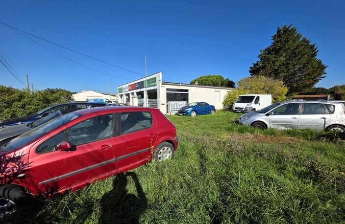 EXCLU CAPIFRANCE au  CHATEAU D'OLERON (17), A Vendre Murs & Fonds commerce garage mécanique autos renommée — photo 3