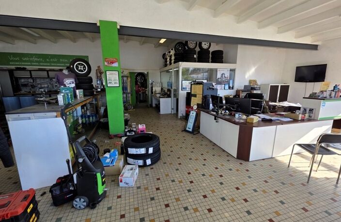 EXCLU CAPIFRANCE au  CHATEAU D'OLERON (17), A Vendre Murs & Fonds commerce garage mécanique autos renommée — photo 4
