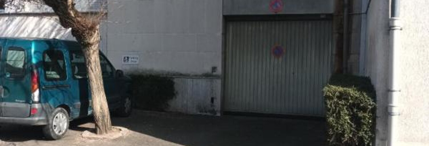 Garage   m² à louer à Tours (37000)