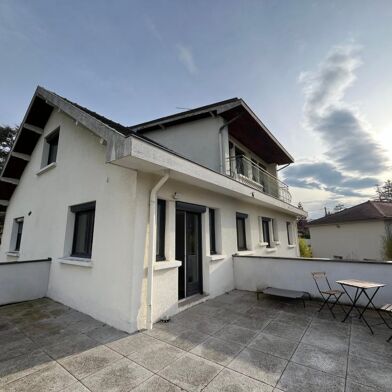 Maison 6 pièces 2500 €