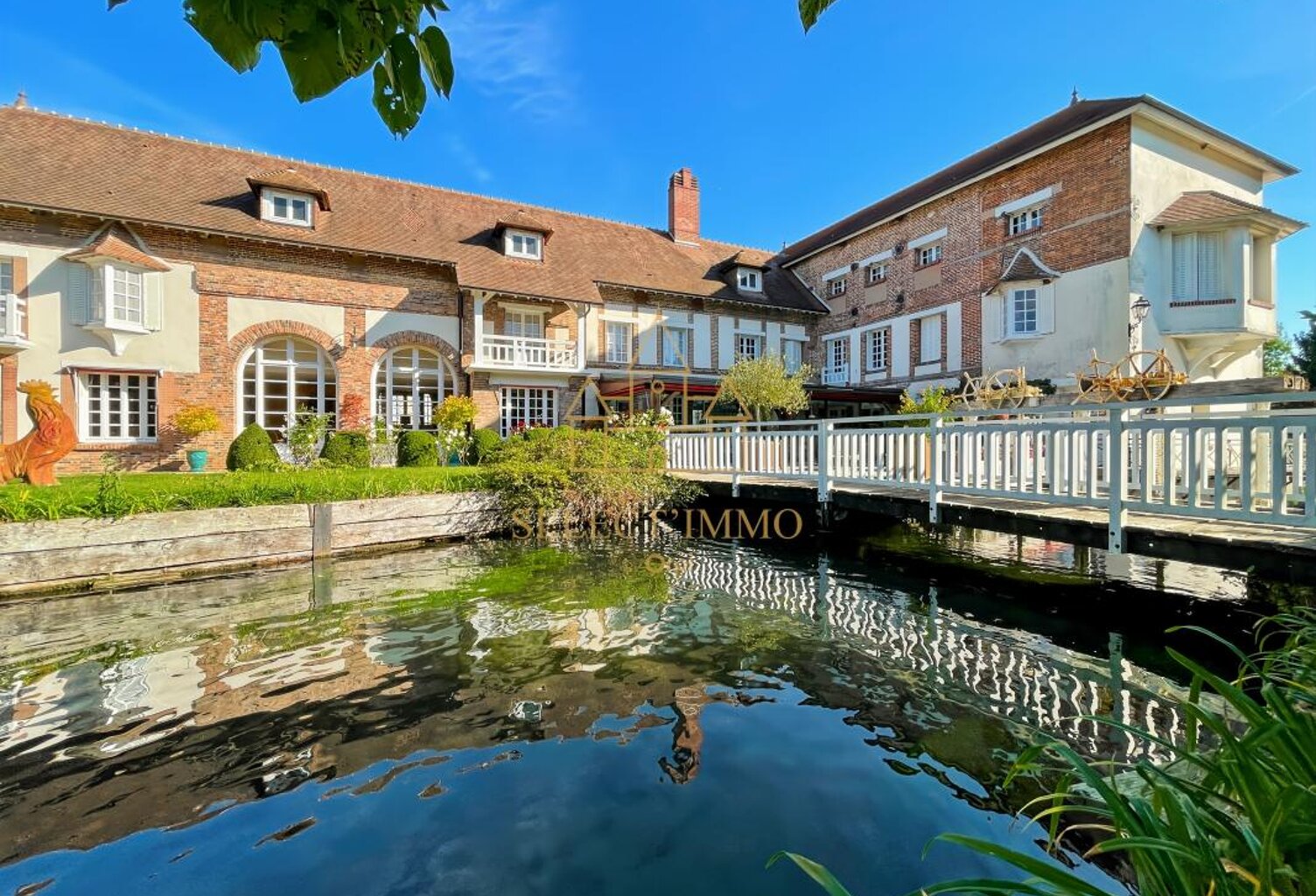 Authentique moulin de caractère de 550m² avec ses dépendances à 100km de Paris — photo 1