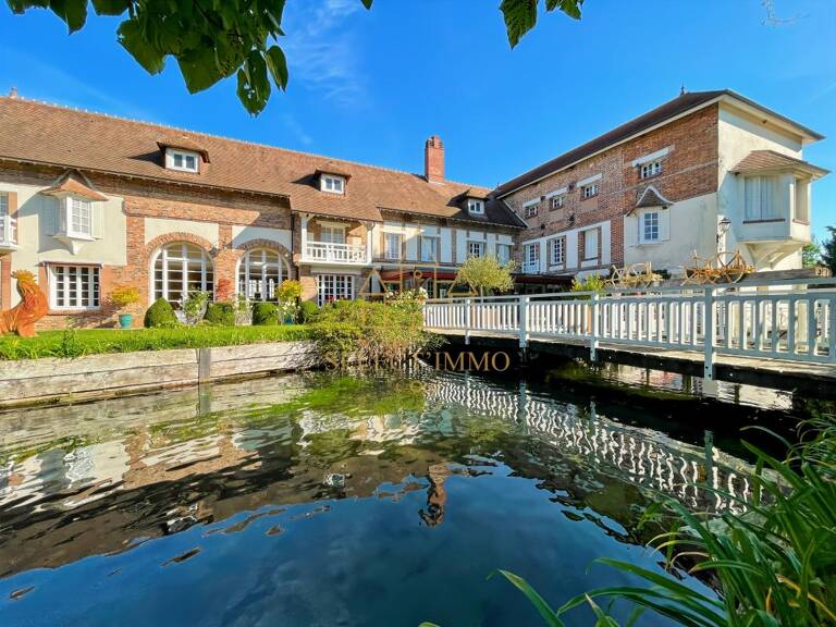 Authentique moulin de caractère de 550m² avec ses dépendances à 100km de Paris — photo 1