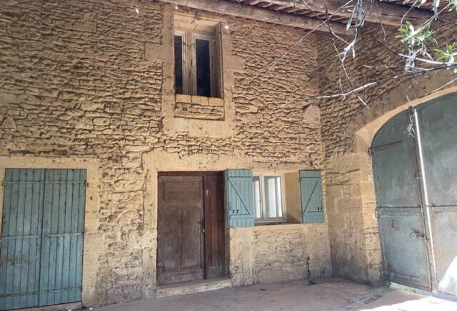 Maison Remoulins en RDC+1 composée de 7 pièce(s) 120 m2 avec jardin piscinable et cour — photo 1