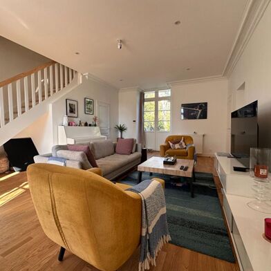 Maison 6 pièces 1880 €