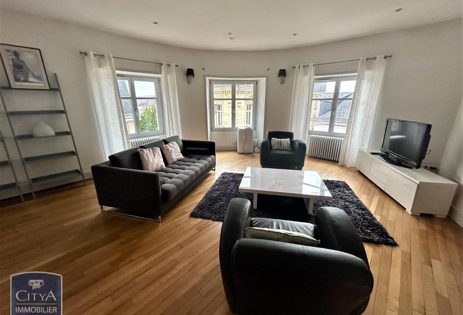 Location appartement 4 pièces 135 m² à Cholet (49300) — photo 1