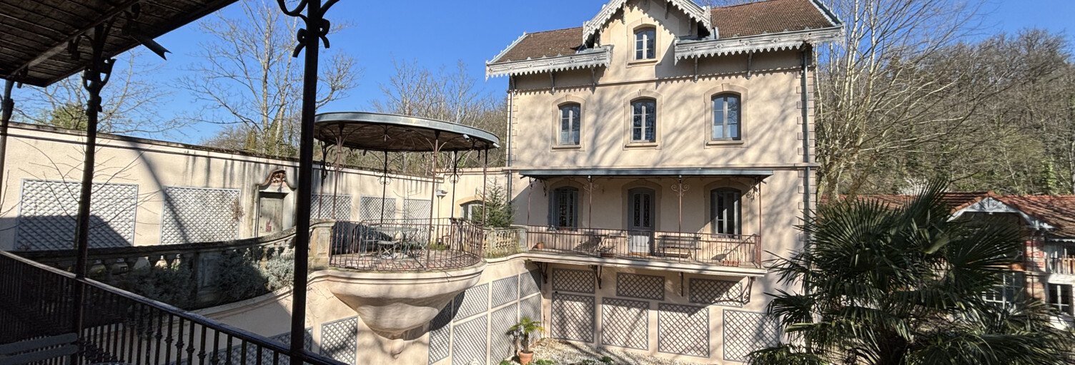 Maison 10 Pièces 265 m² à louer à Vernaison (69390)