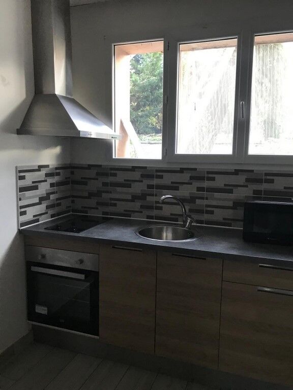 Location Studio 16 m² à Vaulx-en-Velin 550 ¤ CC /mois