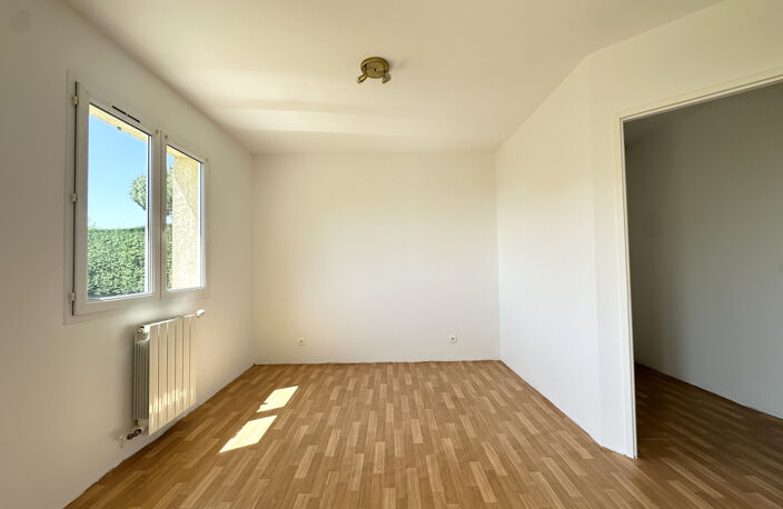 MAISON T4 SOUS-SOL GRAND JARDIN VUE PYRENEES — photo 5