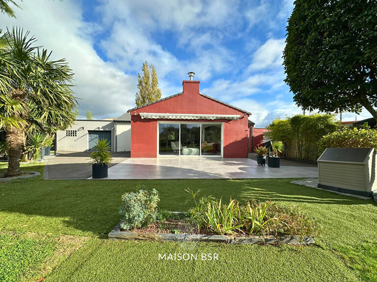 Coup de coeur! Maison de plain pied 117 m2  jardin Paysager de 1256 m2 , jacuzzi et garages. — photo 1