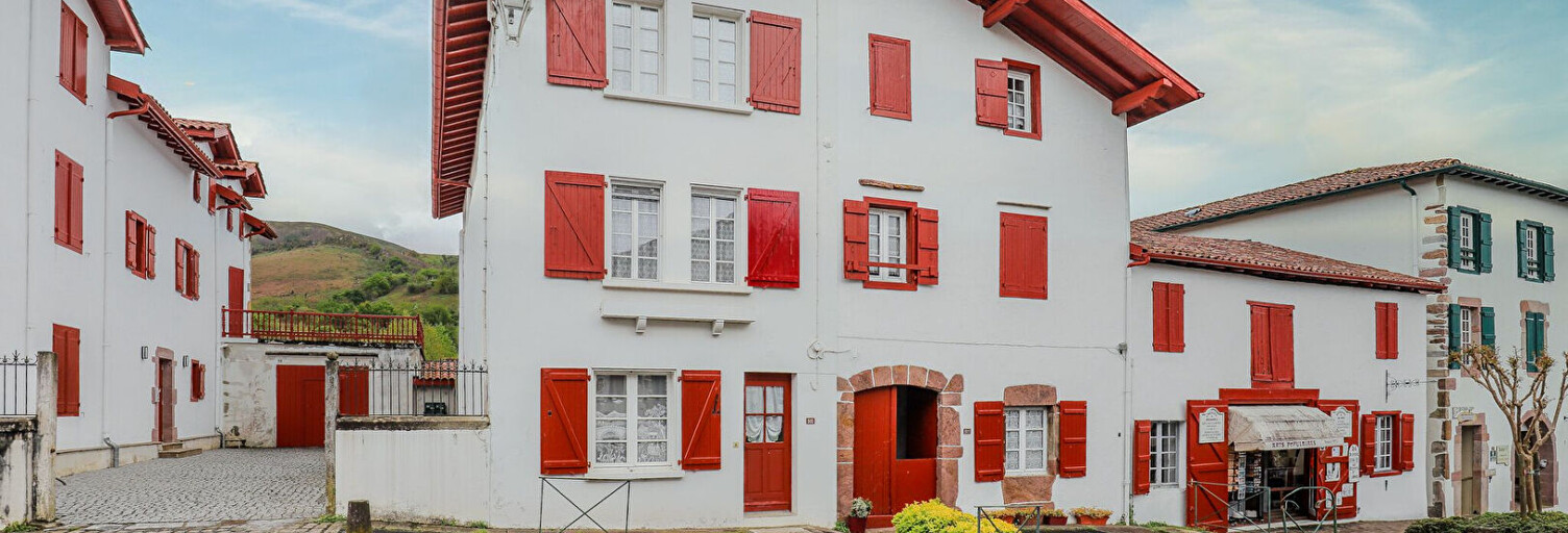 Maison 8 Pièces 143 m² à vendre à Ainhoa (64250)