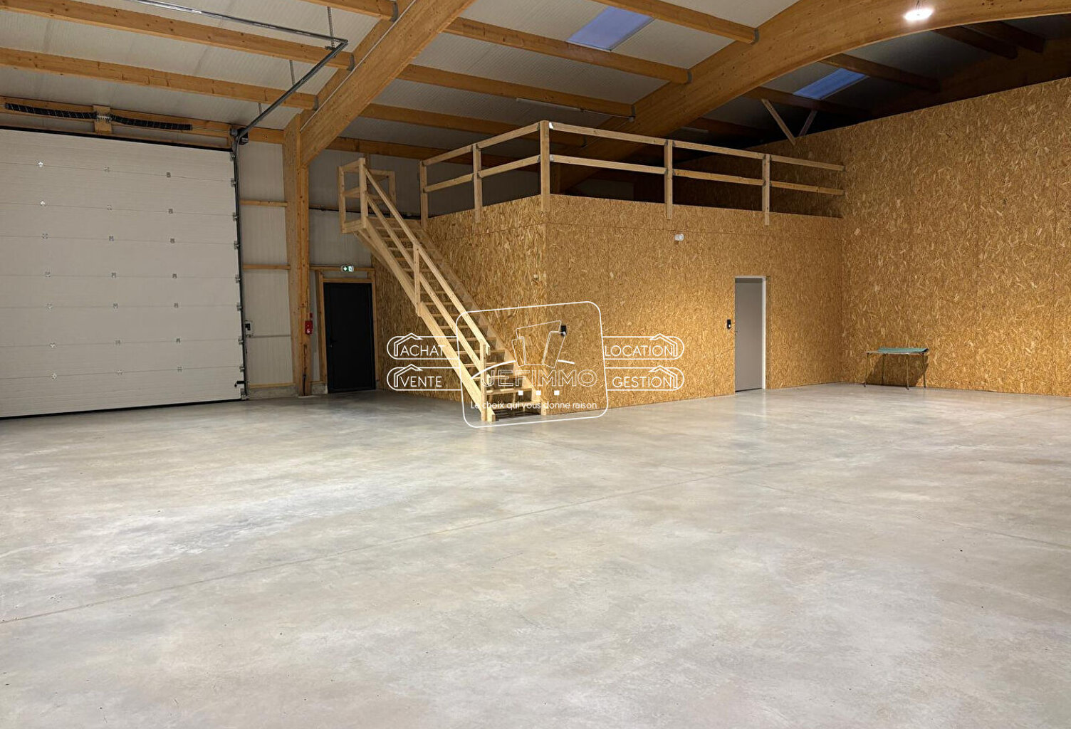 Bâtiment d'activité   de 565,84 m² - ZA ST CLEMENT — photo 1