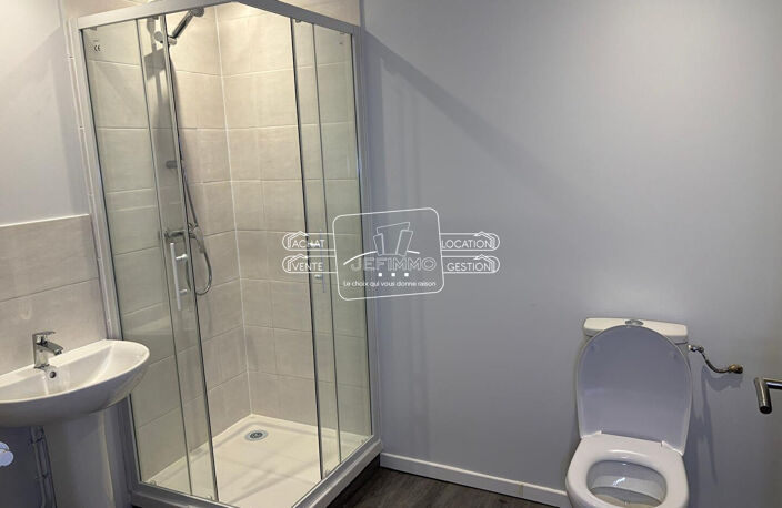 Bâtiment d'activité   de 565,84 m² - ZA ST CLEMENT — photo 3