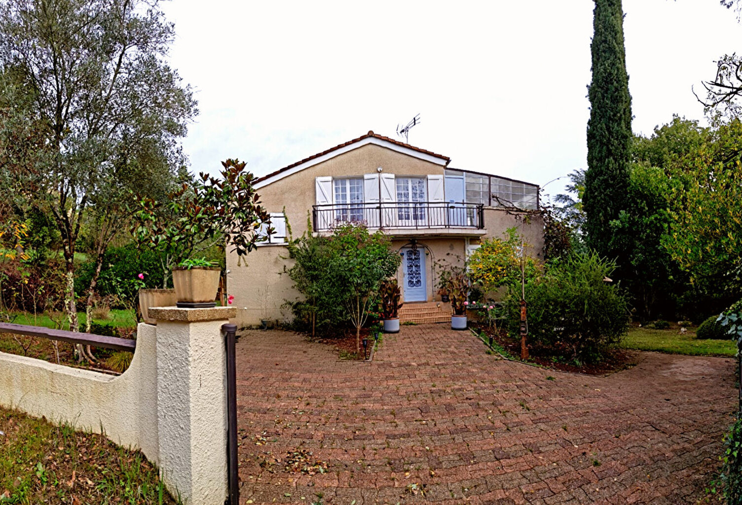 CODOM : Maison d'architecte ? 205 m² ? Terrain 1 300 m²  2 pas du centre ville. — photo 1