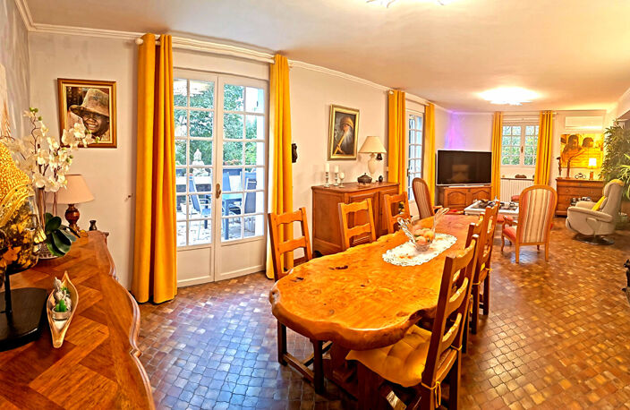 CODOM : Maison d'architecte ? 205 m² ? Terrain 1 300 m²  2 pas du centre ville. — photo 3