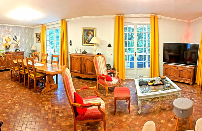 CODOM : Maison d'architecte ? 205 m² ? Terrain 1 300 m²  2 pas du centre ville. — photo 4