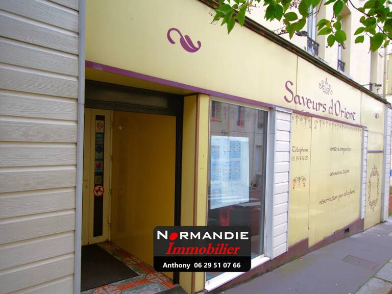 IMMEUBLE Grand restaurant avec son logement et un studio — photo 1