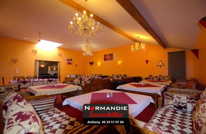 IMMEUBLE Grand restaurant avec son logement et un studio — photo 2
