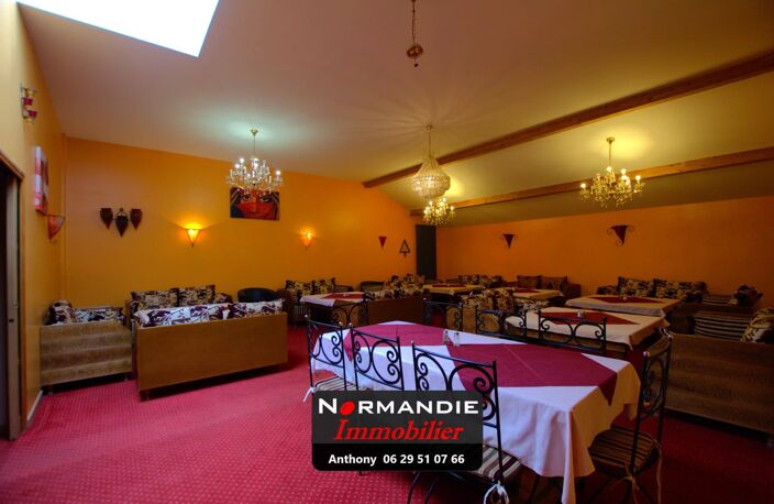 IMMEUBLE Grand restaurant avec son logement et un studio — photo 3