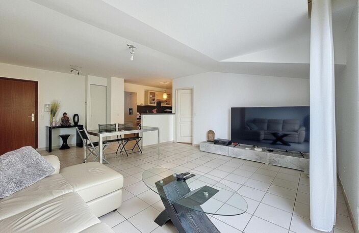 T3 dernier étage  Ascenseur, balcon et 2 parkings - DPE C — photo 2