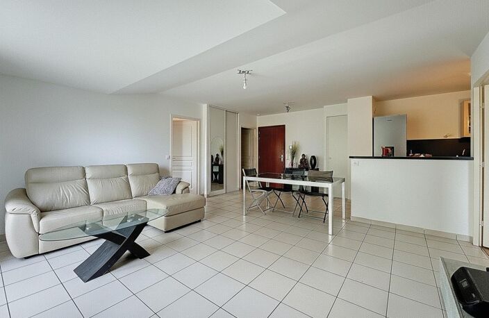 T3 dernier étage  Ascenseur, balcon et 2 parkings - DPE C — photo 3