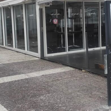 Commerce  294300 €