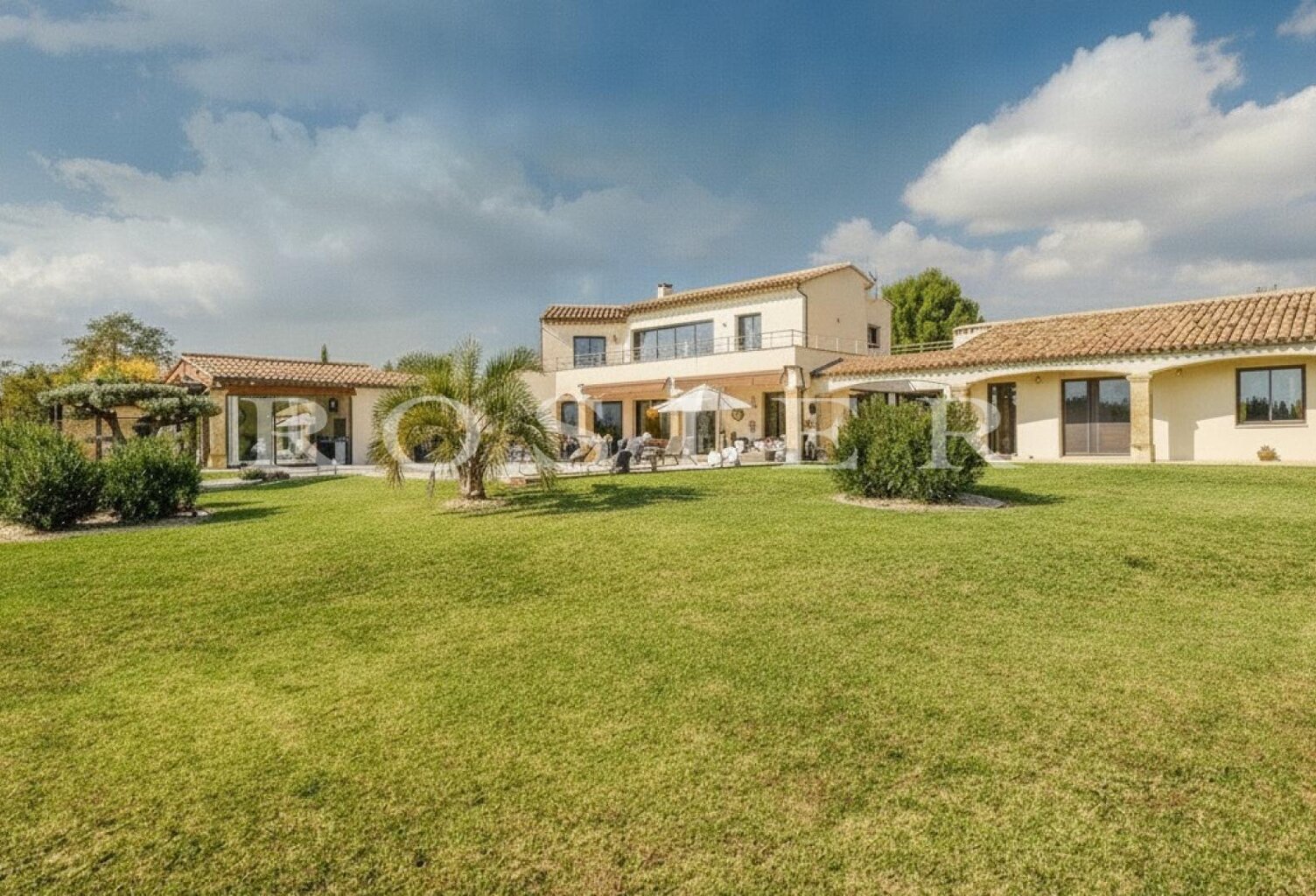 Villa contemporaine avec vues sur le Luberon. — photo 1