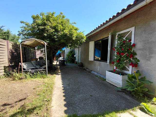 Maison 4 chambres sur terrain de 1675 m2 secteur Pugnac — photo du bien