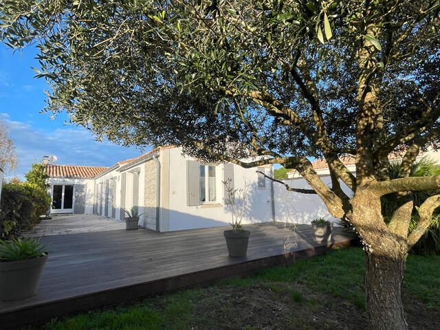 Charmante maison 3 chambres sur terrain de 1084 m² proche plage — photo du bien