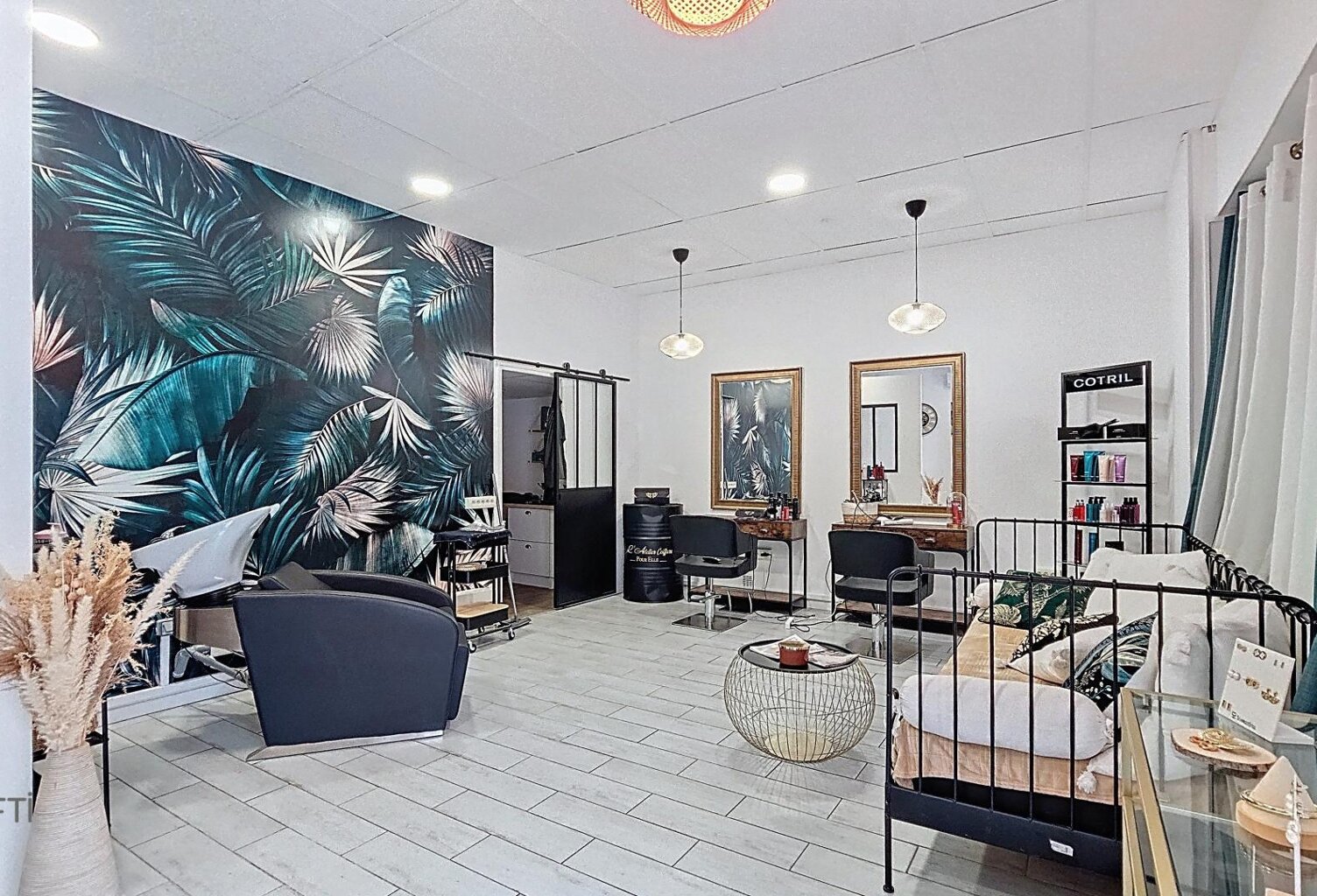 Immeuble de rapport avec appartement et local commercial — photo 1