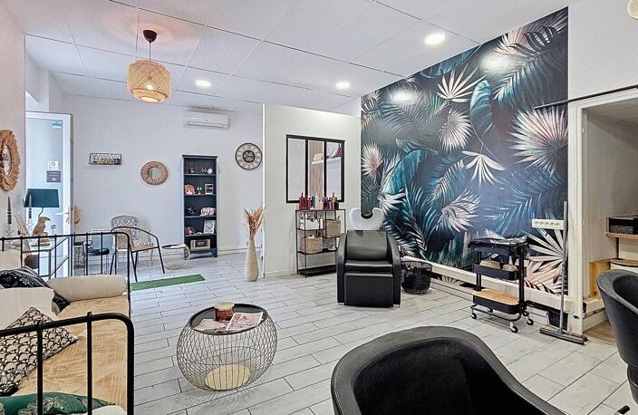 Immeuble de rapport avec appartement et local commercial — photo 2