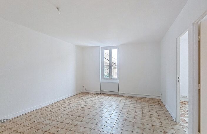 Immeuble de rapport avec appartement et local commercial — photo 4