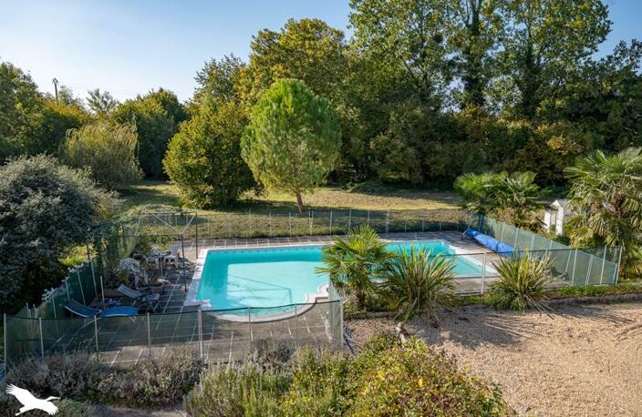 Vente maison 5 pièces 143 m² Saint-Jean-d'Angély (17400) — photo 3