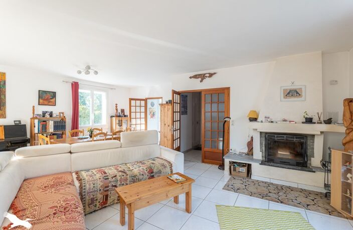 Vente maison 5 pièces 143 m² Saint-Jean-d'Angély (17400) — photo 4