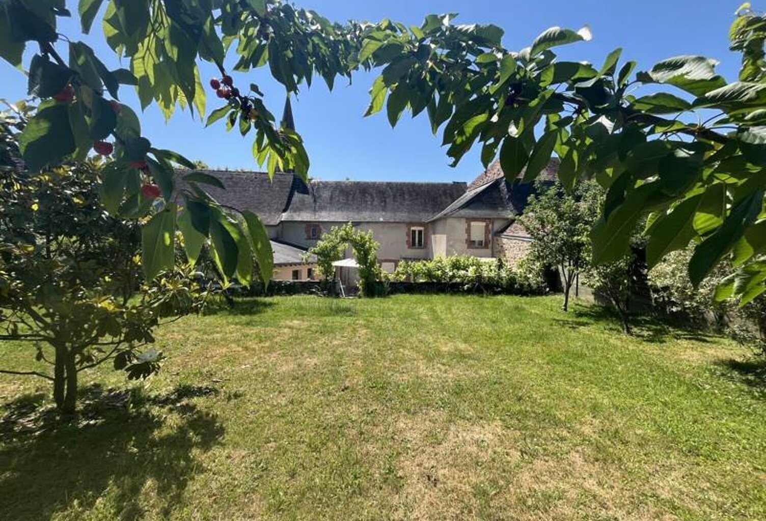 Maison en pierre de 7 pièces principales — photo 1