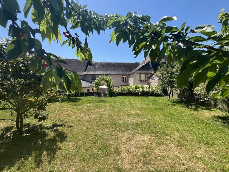 Maison en pierre de 7 pièces principales — photo 1