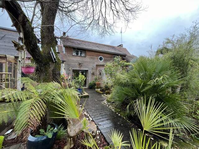 Maison en pierre de 12 pièces principales — photo du bien