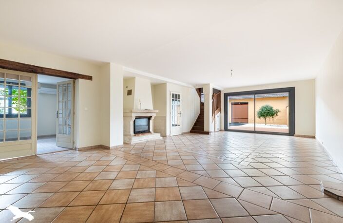 Maison en pierre de 8 pièces principales — photo 2