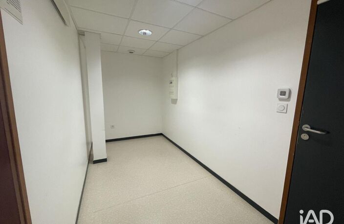 Location Local d'activités 30 m&sup2; — photo 2