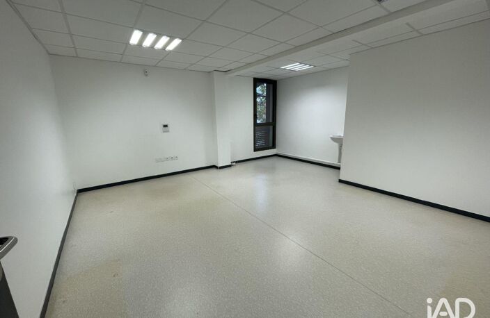 Location Local d'activités 30 m&sup2; — photo 3