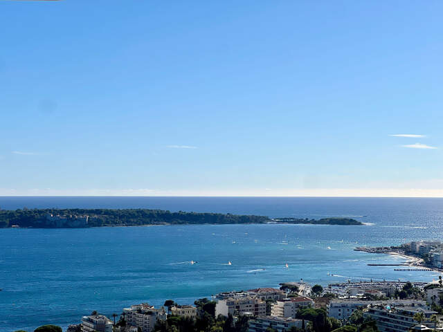 CANNES BASSE CALIFORNIE T4 DE 120M2 TERRASSE 22M2 VUE MER  G — photo du bien