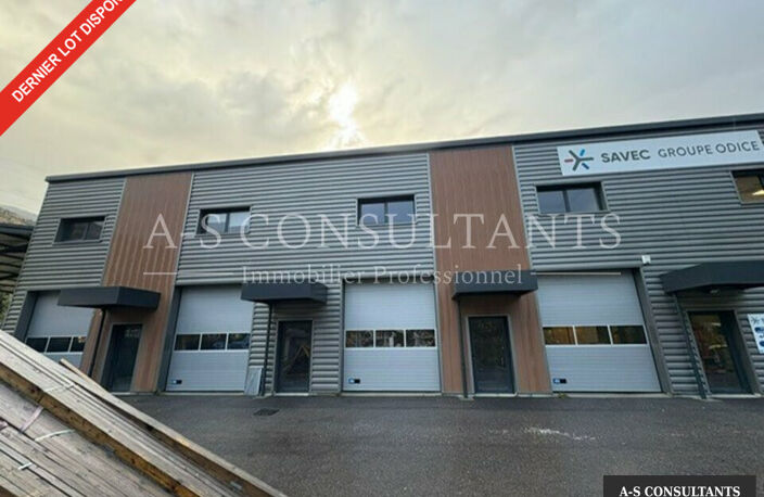 ENTREPOT/STOCKAGE à louer — photo 2