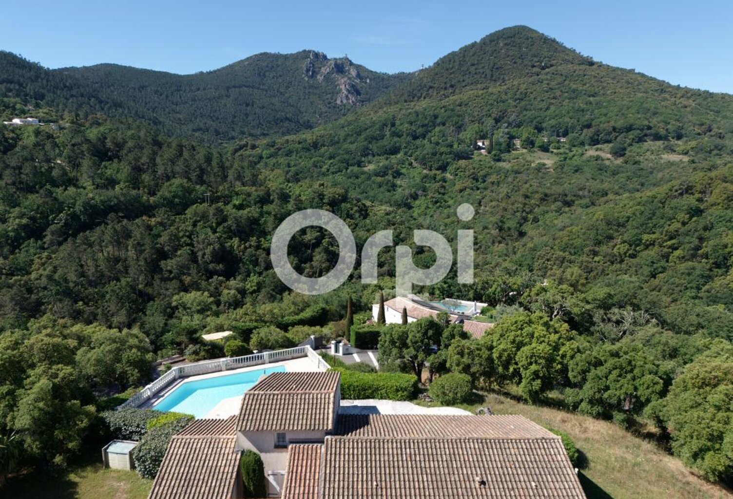 MAISON INDIVIDUELLE - PLAIN PIED - PISCINE - ESTEREL - 4 CH — photo 1