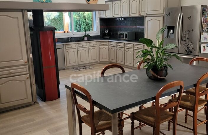 Dpt Gironde (33),A vendre à CUNEZAIS proche de SAINT-ANDRE-DE-CUBZAC, maison de caractère 298 m² avec terrasse couverte très agréable sur un magnifique terrain paysagé de 2221 m² — photo 2