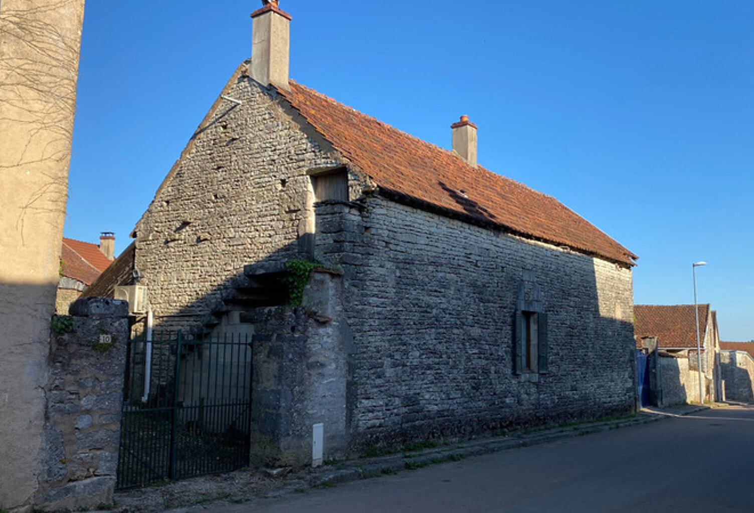 à Vendre Petite maison de campagne avec Grange et Jardin clos SARRY (89) - Plain-pied — photo 1