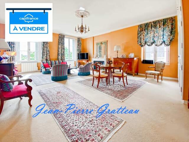 Dpt Vienne (86), à vendre CHATELLERAULT appartement bourgeois T6 de 161,64 m² — photo du bien