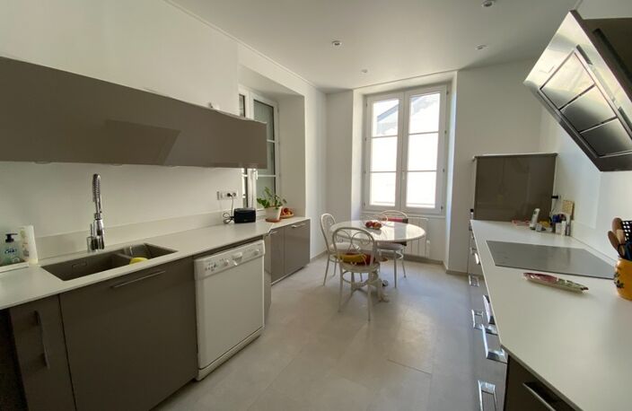 Dpt Vienne (86), à vendre CHATELLERAULT appartement bourgeois T6 de 161,64 m² — photo 3