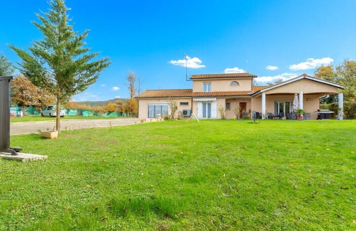 Maison familiale spacieuse et lumineuse de 210 m² sur terrain arboré et plat — photo 2