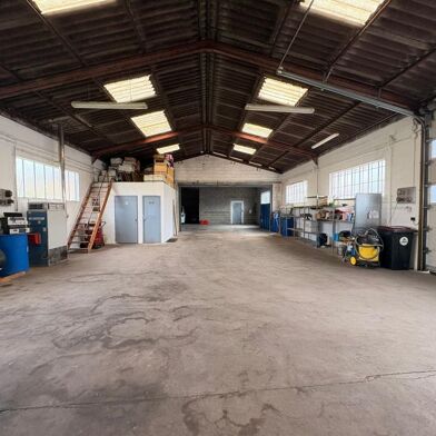 Local industriel  181050 €