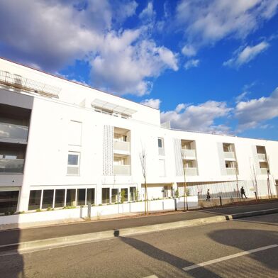 Appartement 3 pièces 811 €