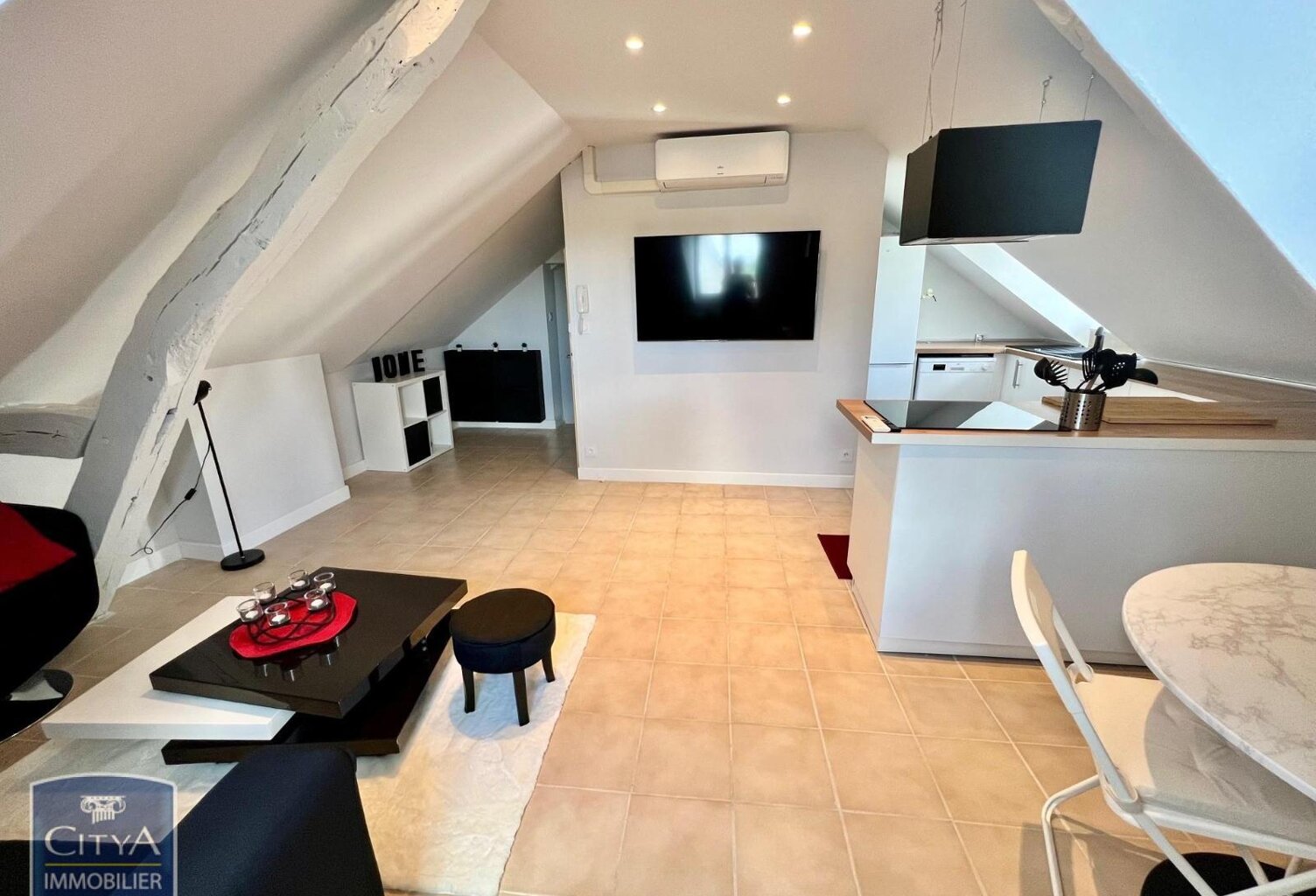 Location appartement 4 pièces 42 m² à Saint-Cyr-sur-Loire (37540) — photo 1